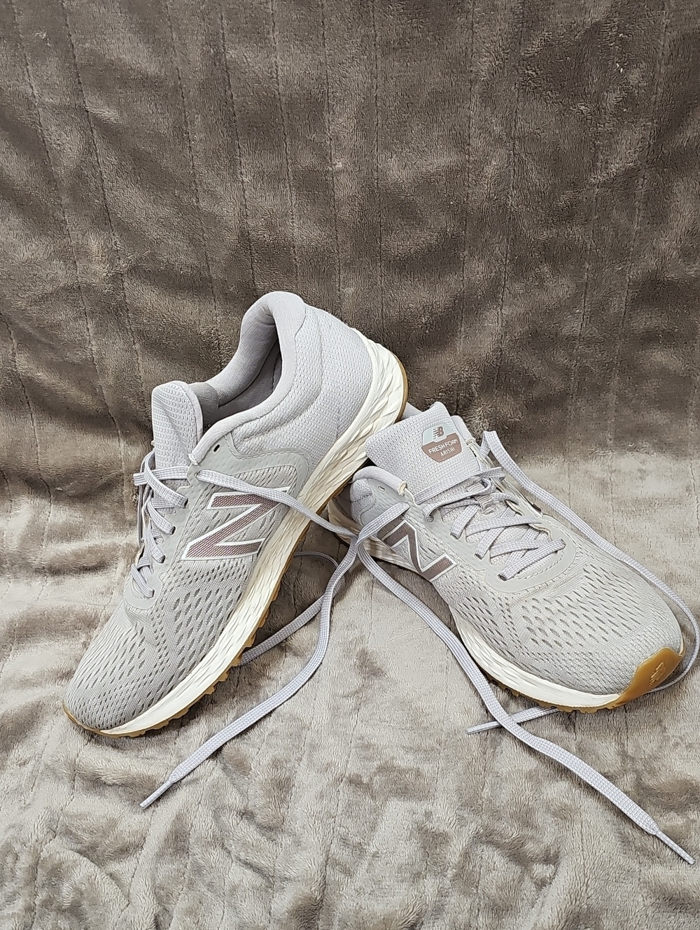 New Balance Arishi Women's Fresh Foam Light Gray Running Shoes Sneaker